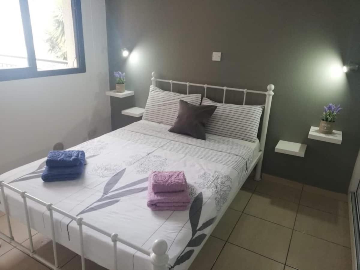 Cozy 1 Bedroom Apartment Close To The Beach Paphos Esterno foto